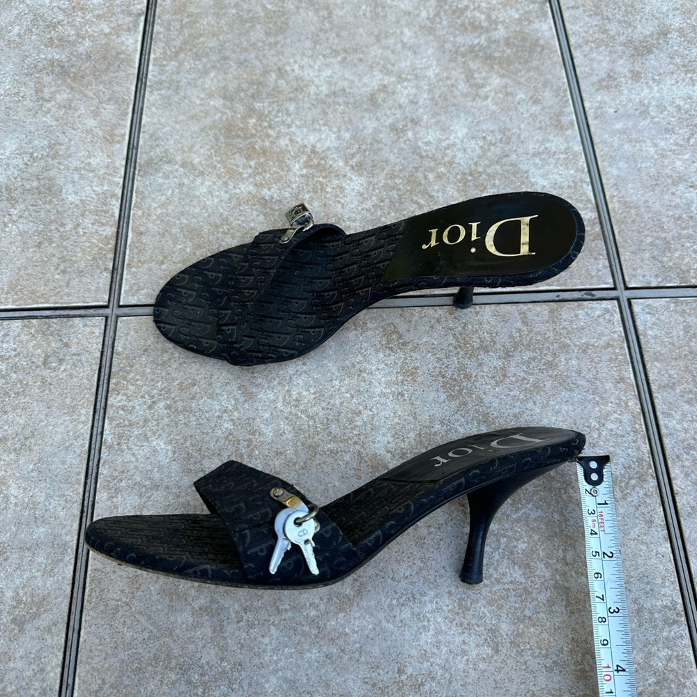 Vintage Dior Lock & Key Heels - Picture 3 of 16